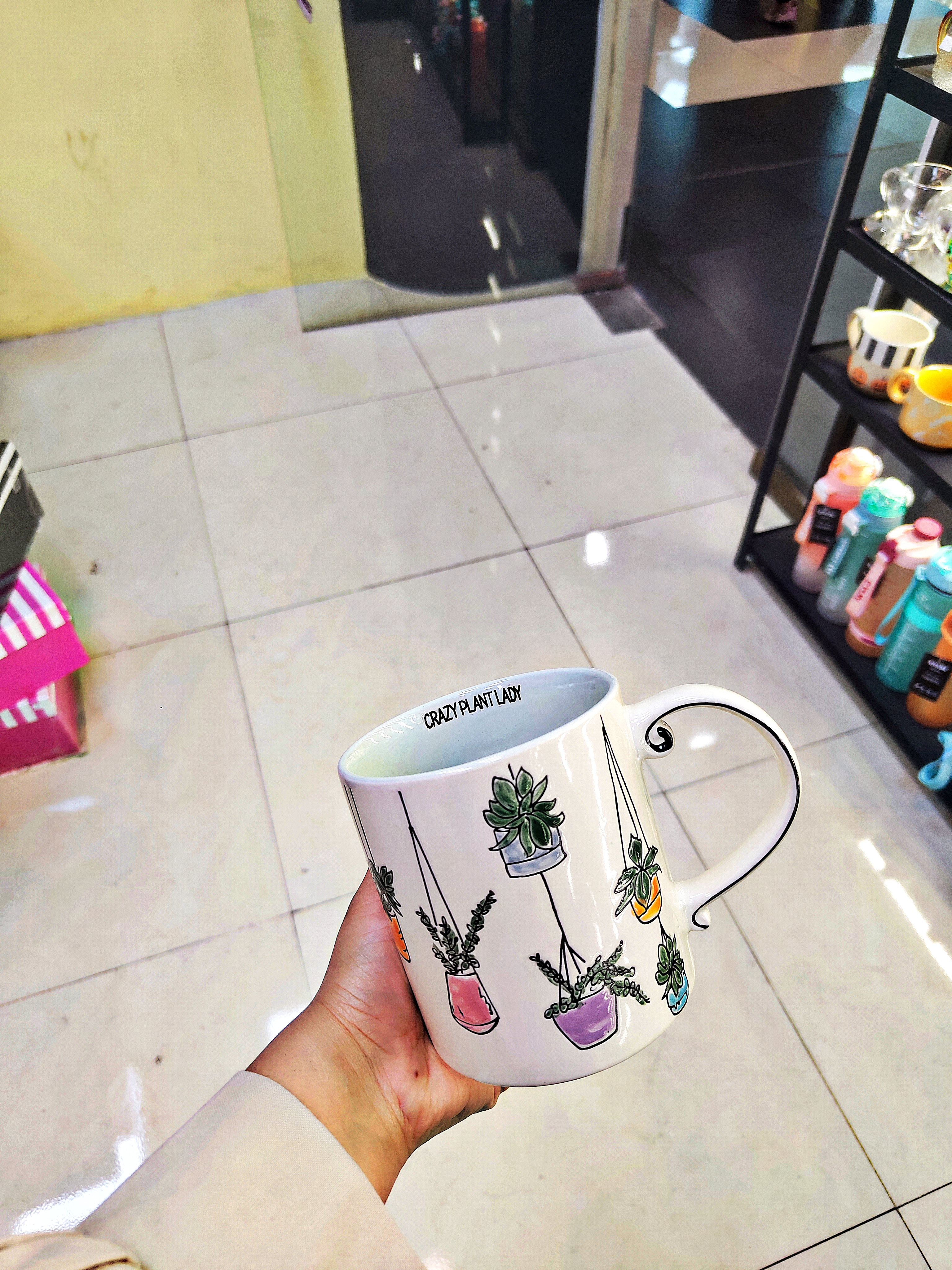 ماگ طرح گل و گیاه برجسته وارداتی