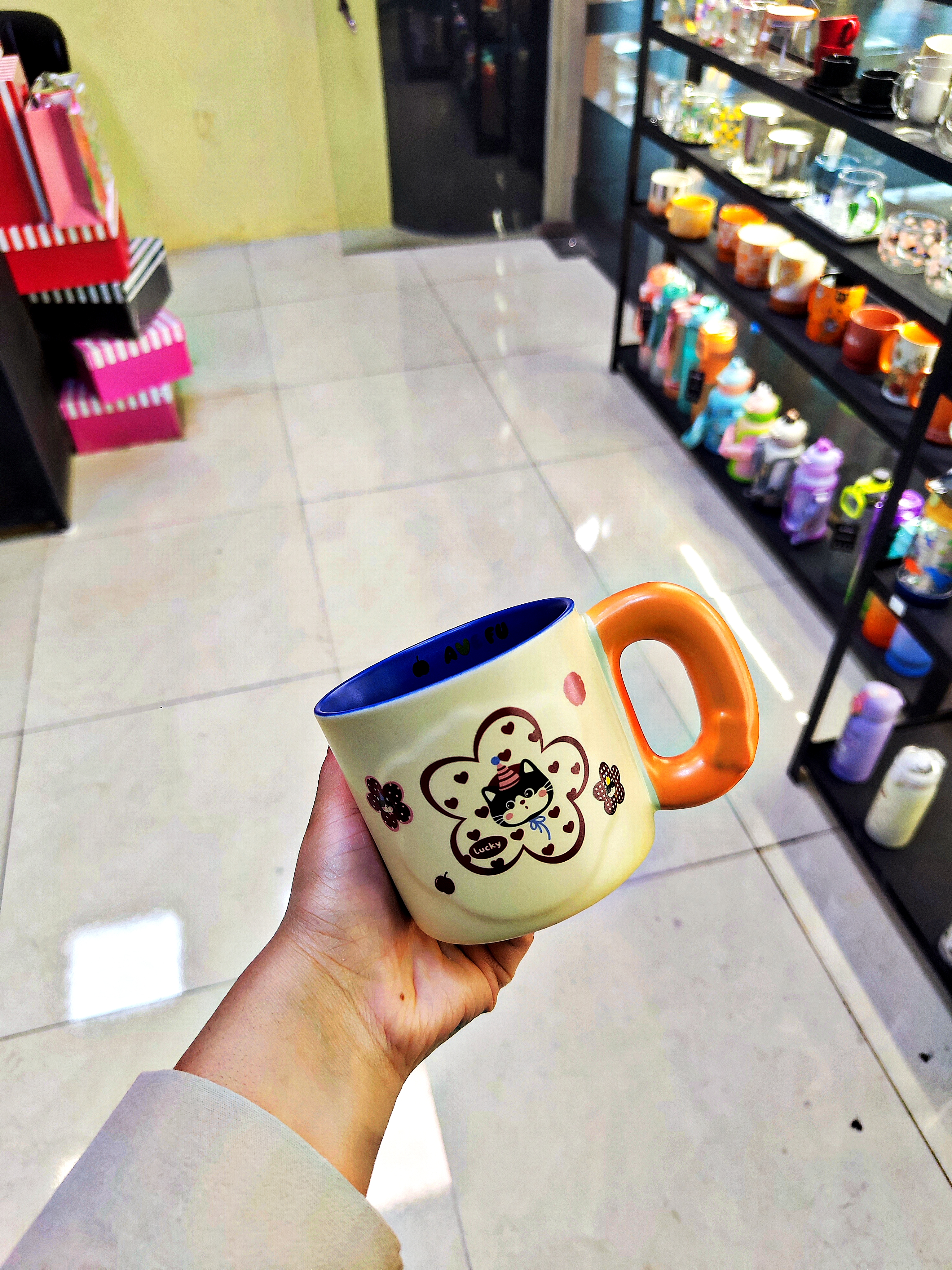 ماگ دسته گرد طرح  گربه ملوس